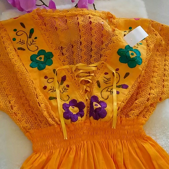 Handcrafted women's top - Picture 2 of 3